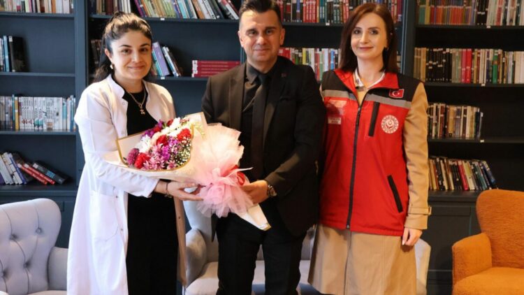 Şehidin eşine ‘Anneler Günü’ ziyareti