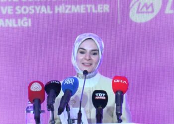 Bakan Göktaş: Kız çocuklarımızın mühendislik alanında daha görünür olmasını çok önemsiyoruz