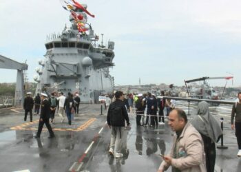 TCG Anadolu'ya ziyaretçi yoğunluğu