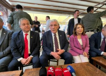 Dervişoğlu, tarihi çarşı esnafını ziyaret etti