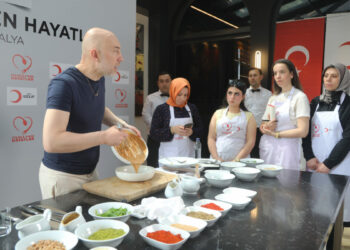 Depremzede kadınlar, Antalya'da şeflerle buluştu