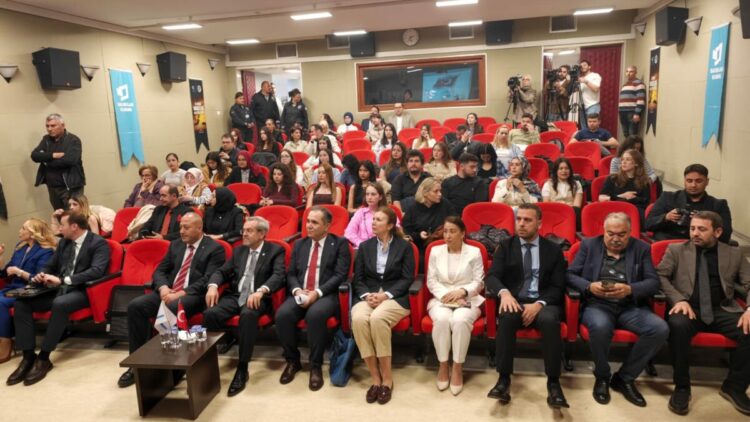 Ankara'da '15 Temmuz Manşetleri Gazetecilik Atölyesi'