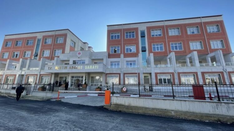 13 yaşındaki kız çocuğuna 'cinsel istismar' soruşturmasında 33 tutuklama