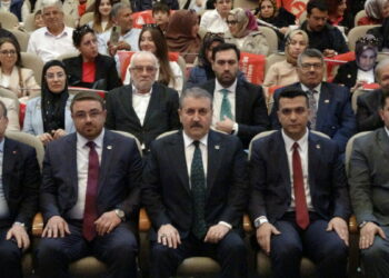 Destici: Onca yolsuzluğa rağmen pişkin pişkin ortalıkta geziyorlar