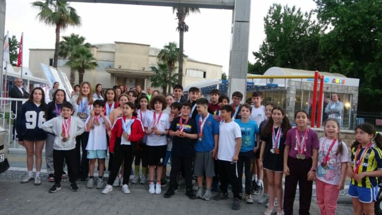 Marmarisli yüzücü çocuklar, havuzlarının yeniden açılmasını istiyor