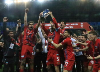 Mardin 1969 Spor’a şampiyonluk seremonisi