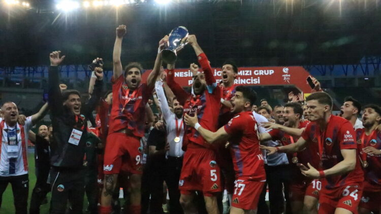 Mardin 1969 Spor’a şampiyonluk seremonisi