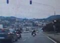 Motosikletin yayaya çarpması sonucu 2 kişi yaralandı; kaza anı kamerada