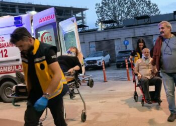 Bursa'da beton mikseri ile minibüs çarpıştı: 2 yaralı
