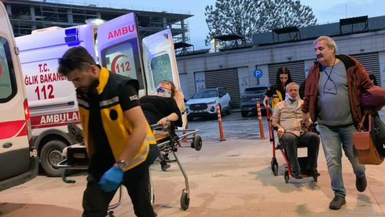 Bursa'da beton mikseri ile minibüs çarpıştı: 2 yaralı