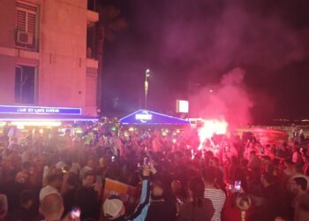 Galatasaray'ın şampiyonluğu İzmir'de coşkuyla kutlandı