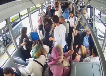 Sakarya’da otobüste fenalaşan yolcu hastaneye yetiştirildi
