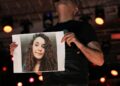 Haluk Levent, konserde Gülistan Doku’nun posteri açıp türkü seslendirdi