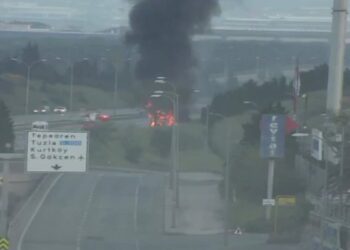 Tuzla TEM’de tur otobüsü alev alev yandı
