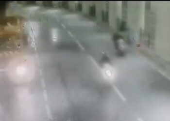 Taksim’de motosikletiyle duvara çarpan Ömer'in hayatını kaybettiği kaza kamerada