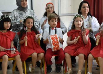 Anneler Günü hediyesi olarak çocuklarıyla aynı ritimde buluştular