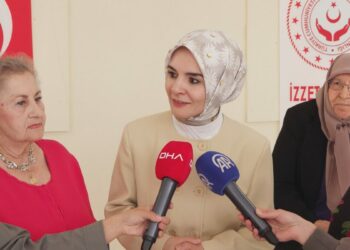 Bakan Göktaş'tan huzurevi sakinlerine anneler günü ziyareti