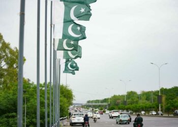 Pakistan'da intihar saldırısı: 12 polis hayatını kaybetti