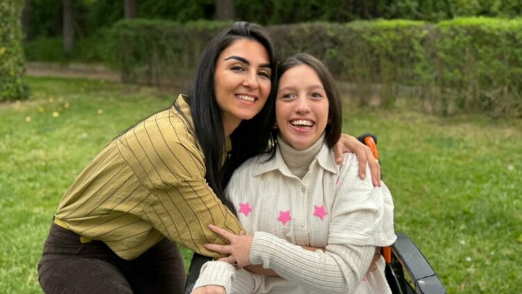 Bahar, annesinin geliştirdiği aparatla elini kullanmaya başladı
