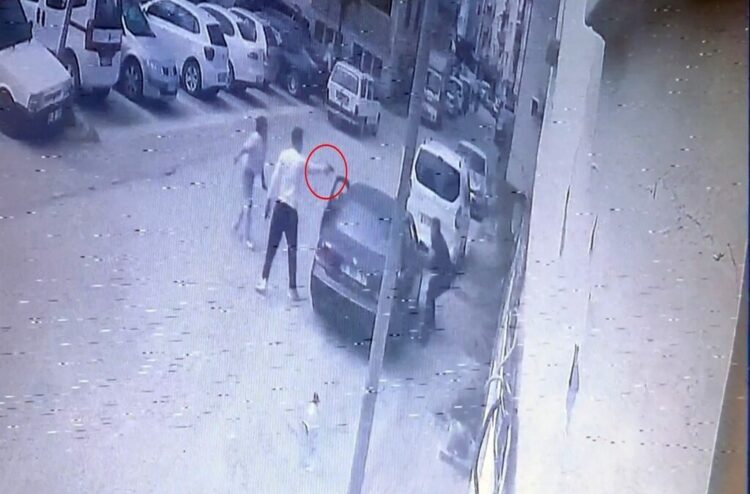 Husumetlisini silahla yaralayan şüpheli, saklandığı çatı katında yakalanarak tutuklandı