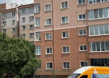 Bahçelievler’de eşini bıçaklayarak yaralayan koca karakola teslim oldu