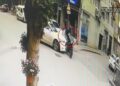 Bursa'da otomobil ile çarpışan motosiklet sürücüsü yaralandı; kaza kamerada