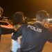 Müdahale ettikleri kadının çocukları tarafından rehin tutulan sağlık görevlilerini polis kurtardı