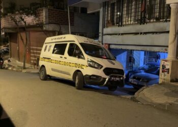 Şişli’de konuşmak için gittiği eşine ateş açtı; mermer parçaları kadını yaraladı