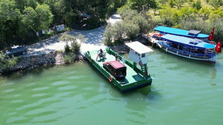 Muğla'da 1,5 saatlik yol, feribotla 1,5 dakika