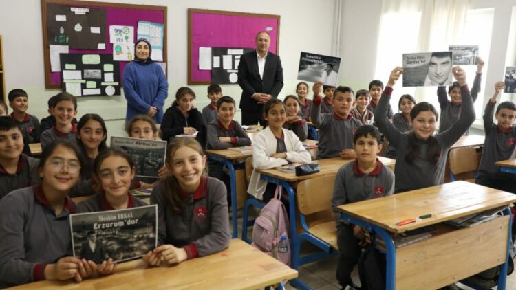 Şarkıcı İbrahim Erkal’a klipli anma