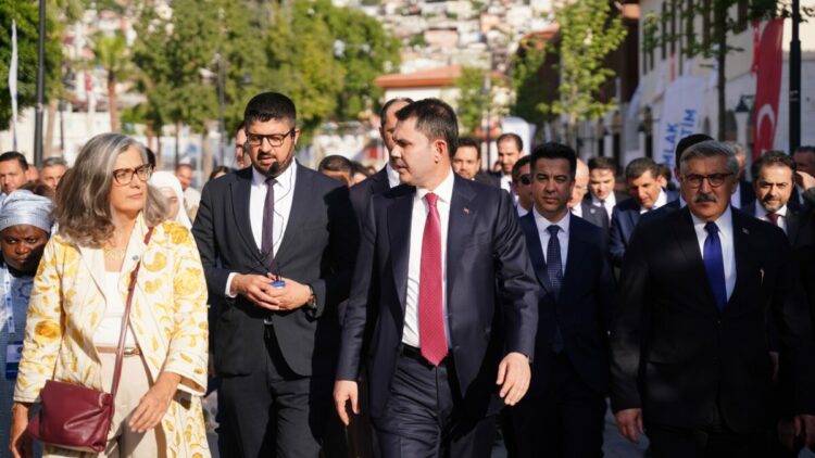 Bakan Kurum: Asrın inşasını dünyaya gösterdik