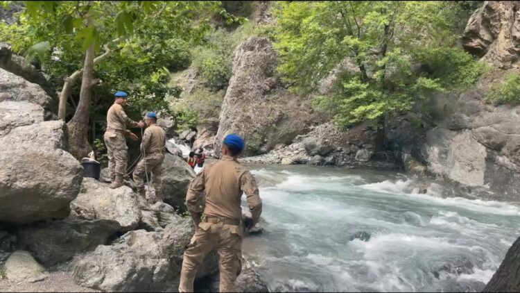 Dereye düşerek kaybolan 9 yaşındaki çocuğun cesedi bulundu