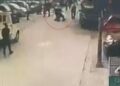 Yangında mahsur kalan kadını, jandarma kurtardı; o anlar kamerada