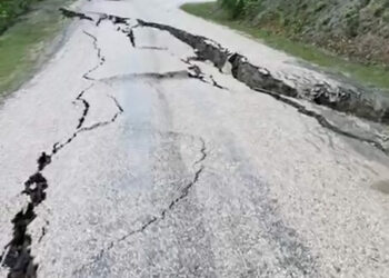 Tokat’ta sağanak yağış sonrası yol çöktü
