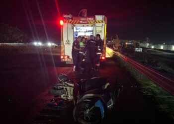 Kamyonetle çarpışan motosiklet sürücüsü ağır yaralandı