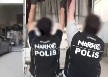Bağcılar'da duş teknelerinin arasına gizlenmiş 92,5 kilogram uyuşturucu ele geçirildi