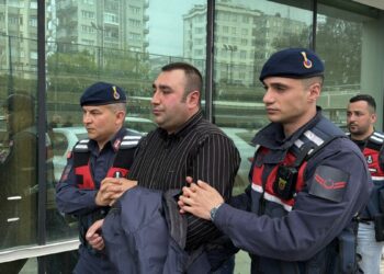 Babasını 8 kez tabancayla ateş ederek öldüren şüpheli adliyede