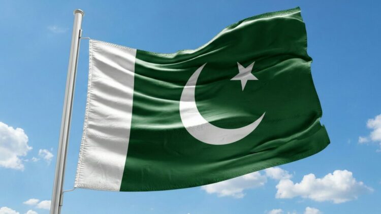 Pakistan'da polis aracına bombalı saldırı: 7 ölü, 18 yaralı