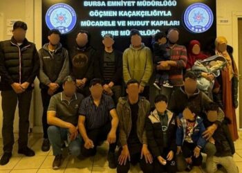 Bursa'da göçmen kaçakçılığı operasyonu; İstanbul'dan İzmir'e gitmek için 20 bin lira vermişler