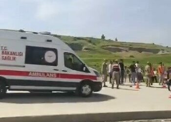 Şırnak'ta hafif ticari aracın çarptığı işçi öldü