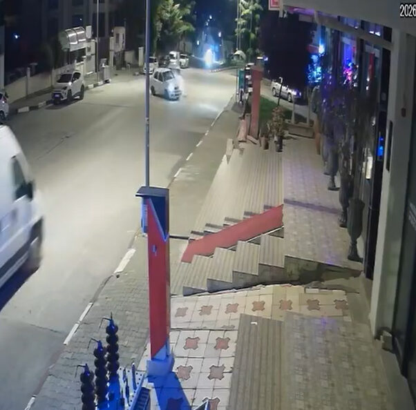 Tokat’ta 2 otomobilin çarpıştığı kaza kamerada