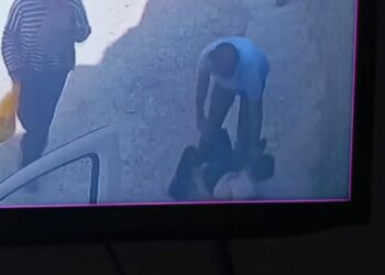 Oğluyla kavga eden 2 çocuğu darbeden babaya gözaltı