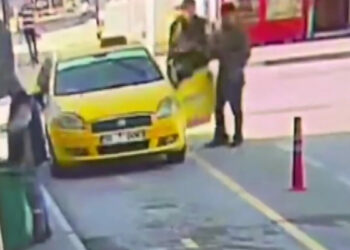 Taksisini götürmeye kalkışan kişiyi peşinden koşup yakaladı