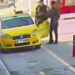 Taksisini götürmeye kalkışan kişiyi peşinden koşup yakaladı
