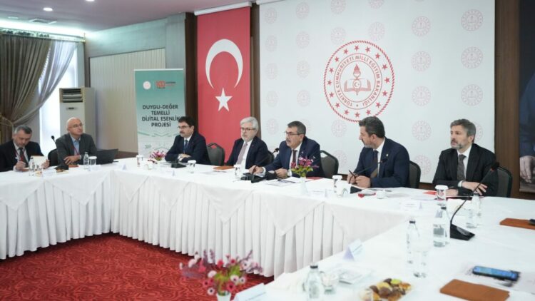 Bakan Tekin:  Çocuklarımızın ilgisini yakalayan içerikler onların gelişimini de gözeten hassasiyetle üretilmeli