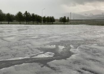 Ardahan'da dolu yağışı etkili oldu