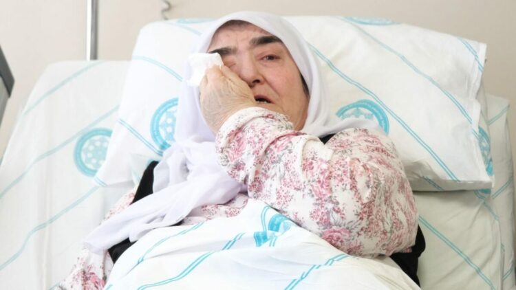 Göğsünden ameliyatla 7 kilo 750 gram kitle çıkarıldı