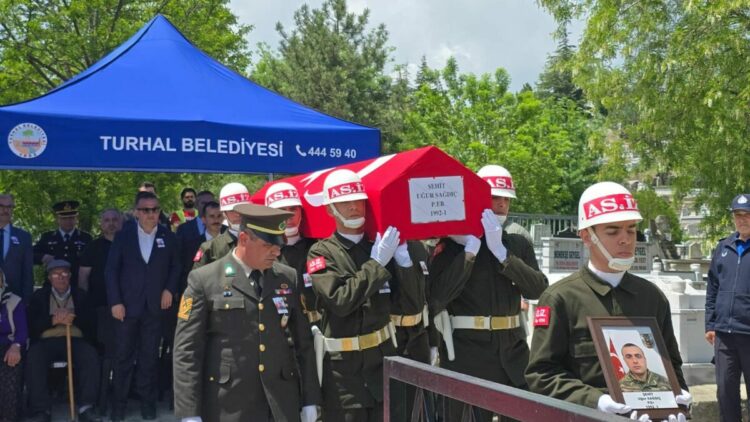 Şehit askerin cenazesi, ailesinin isteği üzerine 14 yıl sonra İstanbul'a nakledildi
