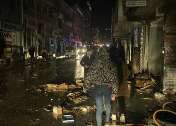 Samsun'da sağanak sele dönüştü