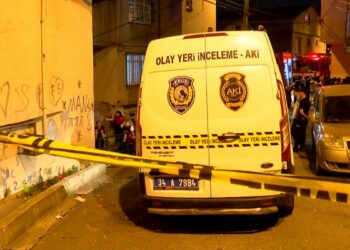 Eyüpsultan'da 3 katlı binada yangın: 2'si çocuk 4 yaralı